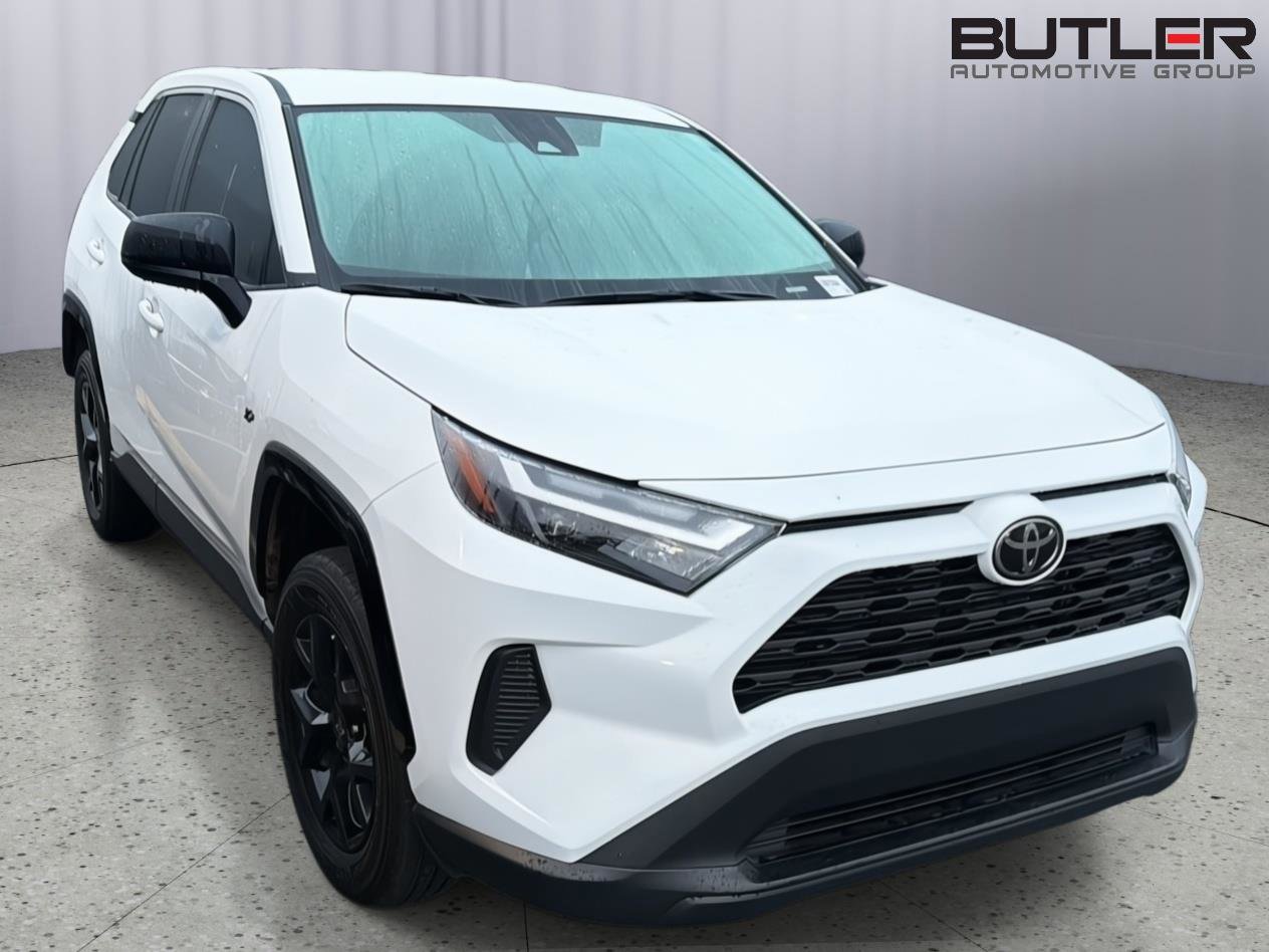 Used 2024 Toyota RAV4 LE FWD image 6
