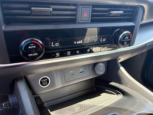 Used 2023 Nissan Rogue SV FWD image 23