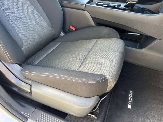 Used 2025 Nissan Rogue SV image 15
