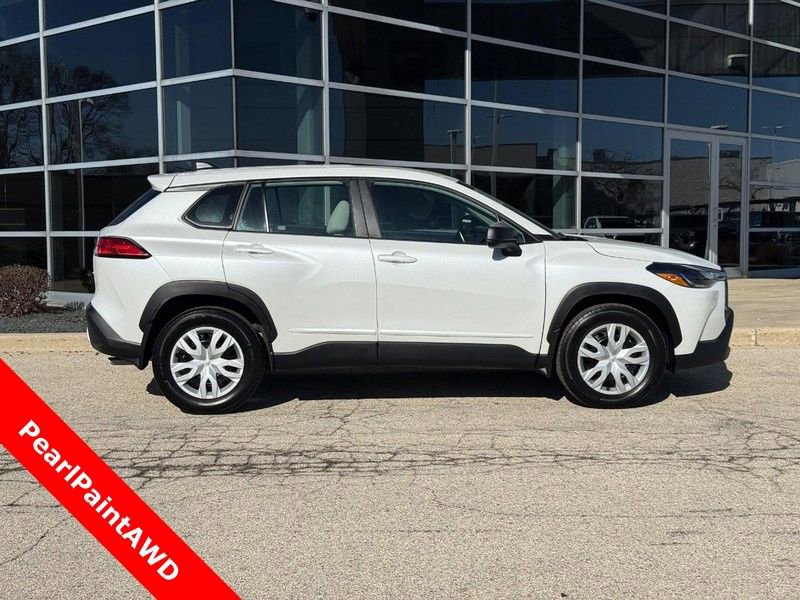 Used 2024 Toyota Corolla Cross L AWD/4WD image 2