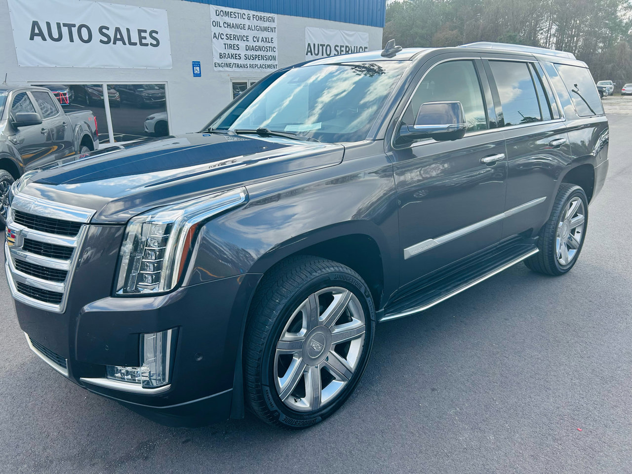 Used 2018 Cadillac Escalade Luxury image 1