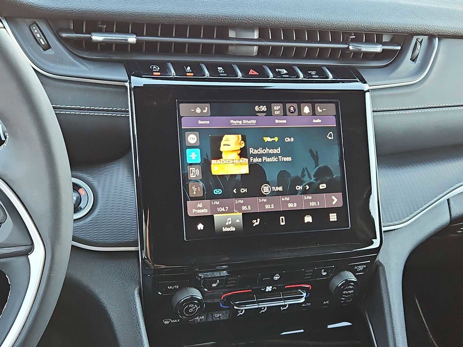 Used 2024 Jeep Grand Cherokee Altitude image 27