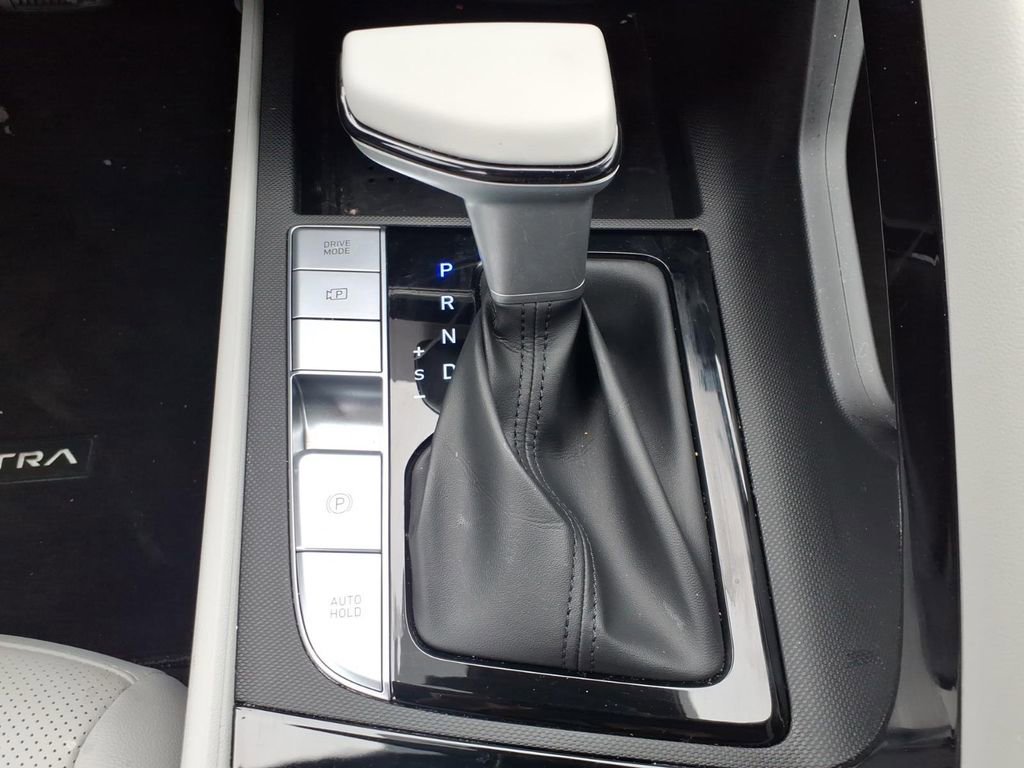 Certified 2022 Hyundai Elantra Limited image 15