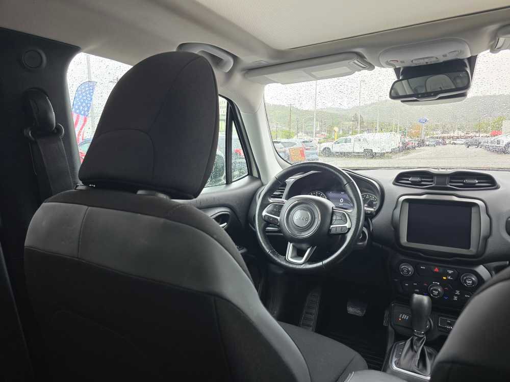 Used 2023 Jeep Renegade Altitude w/ Sun/Sound Group AWD/4WD image 10