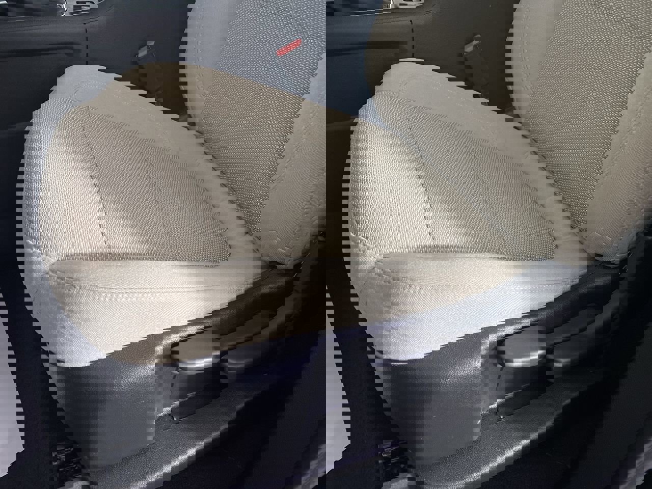 Used 2023 Chevrolet Traverse LS image 9