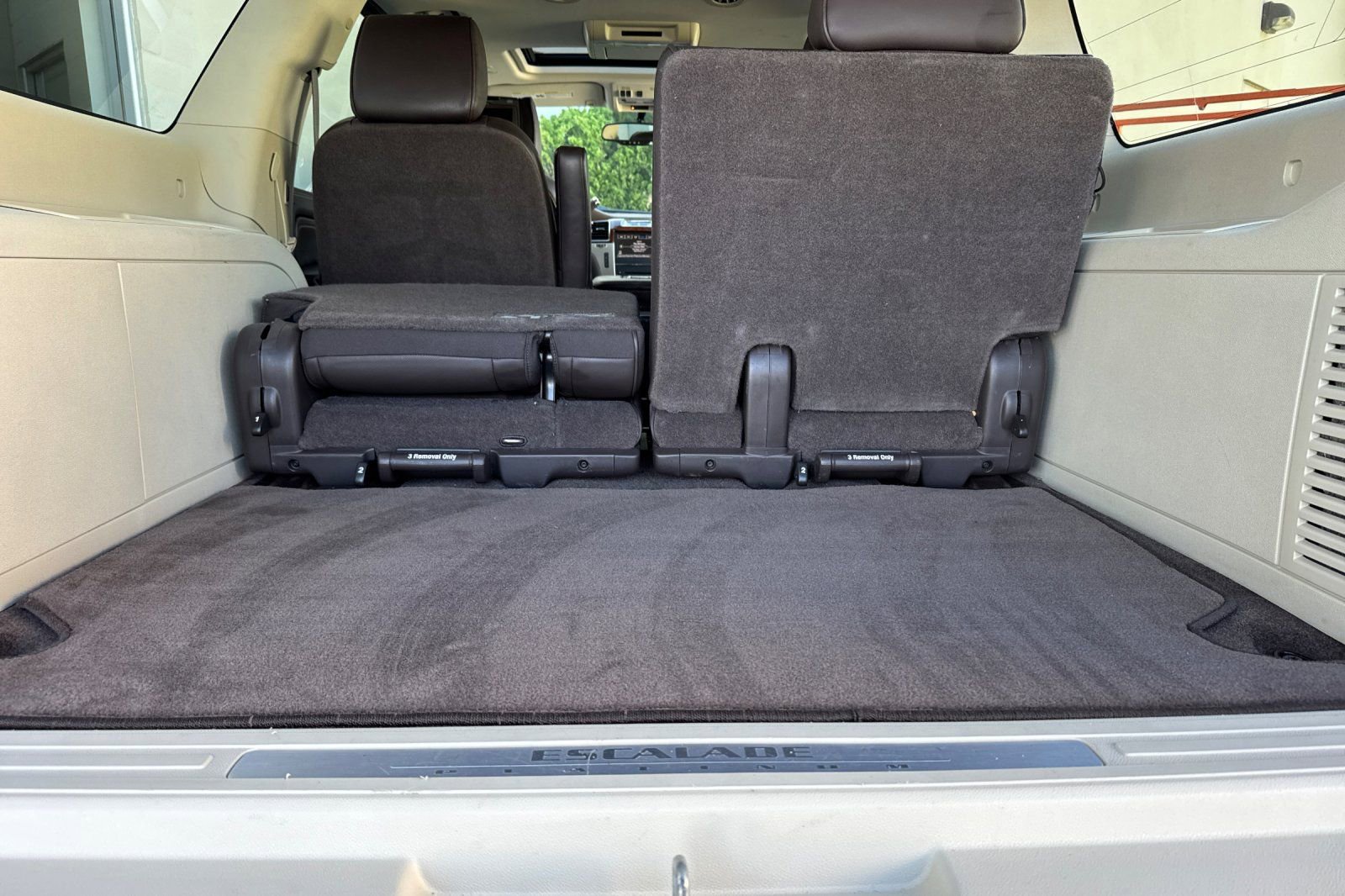 Used 2011 Cadillac Escalade ESV Platinum image 20