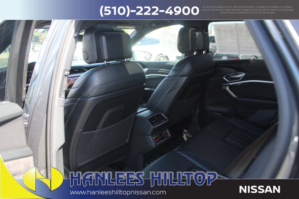 Used 2019 Audi e-tron Prestige w/ Prestige Package AWD/4WD image 17