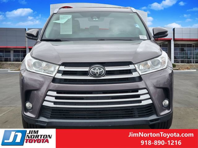 Used 2019 Toyota Highlander XLE image 2