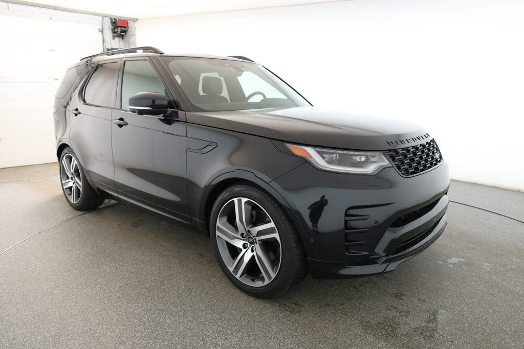 Used 2024 Land Rover Discovery Dynamic SE image 3