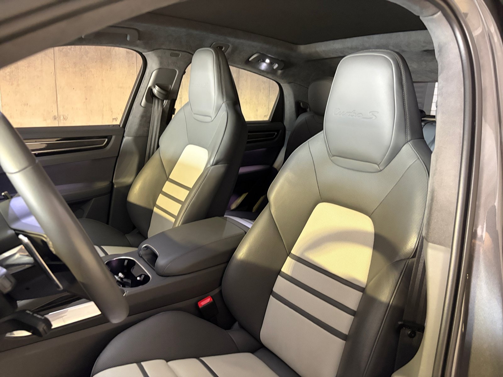 Certified 2023 Porsche Cayenne Turbo S AWD/4WD image 17
