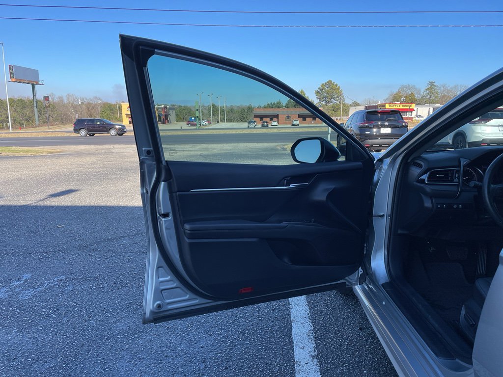 Used 2024 Toyota Camry SE image 7
