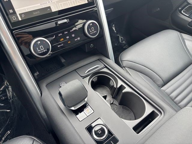 Certified 2025 Land Rover Discovery Dynamic SE AWD/4WD image 24