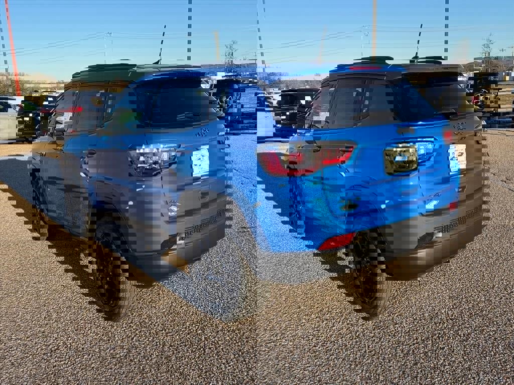 New 2026 Jeep Compass Latitude w/ Sun and Sound Group image 4