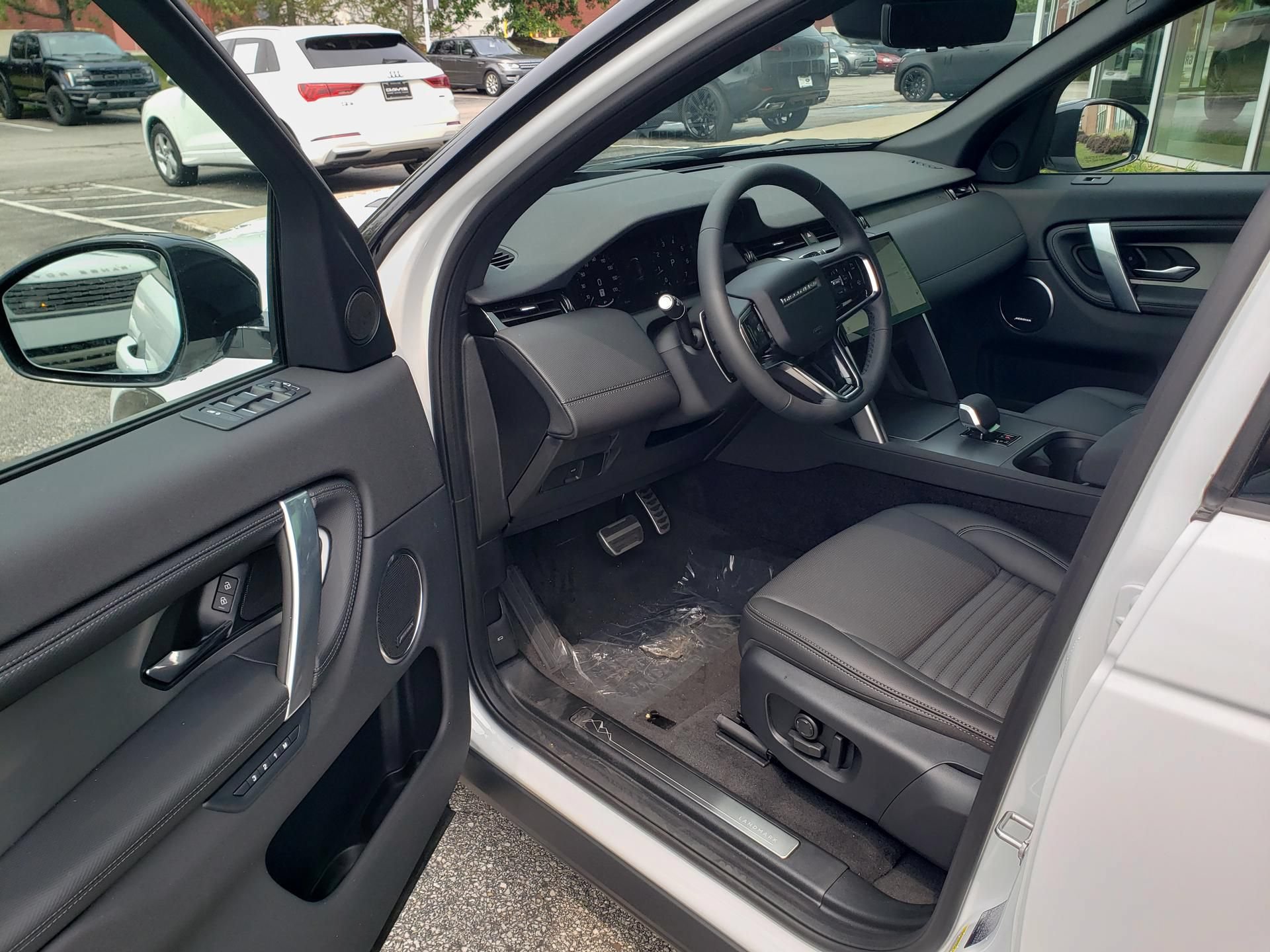 New 2026 Land Rover Discovery Sport Landmark AWD/4WD image 9