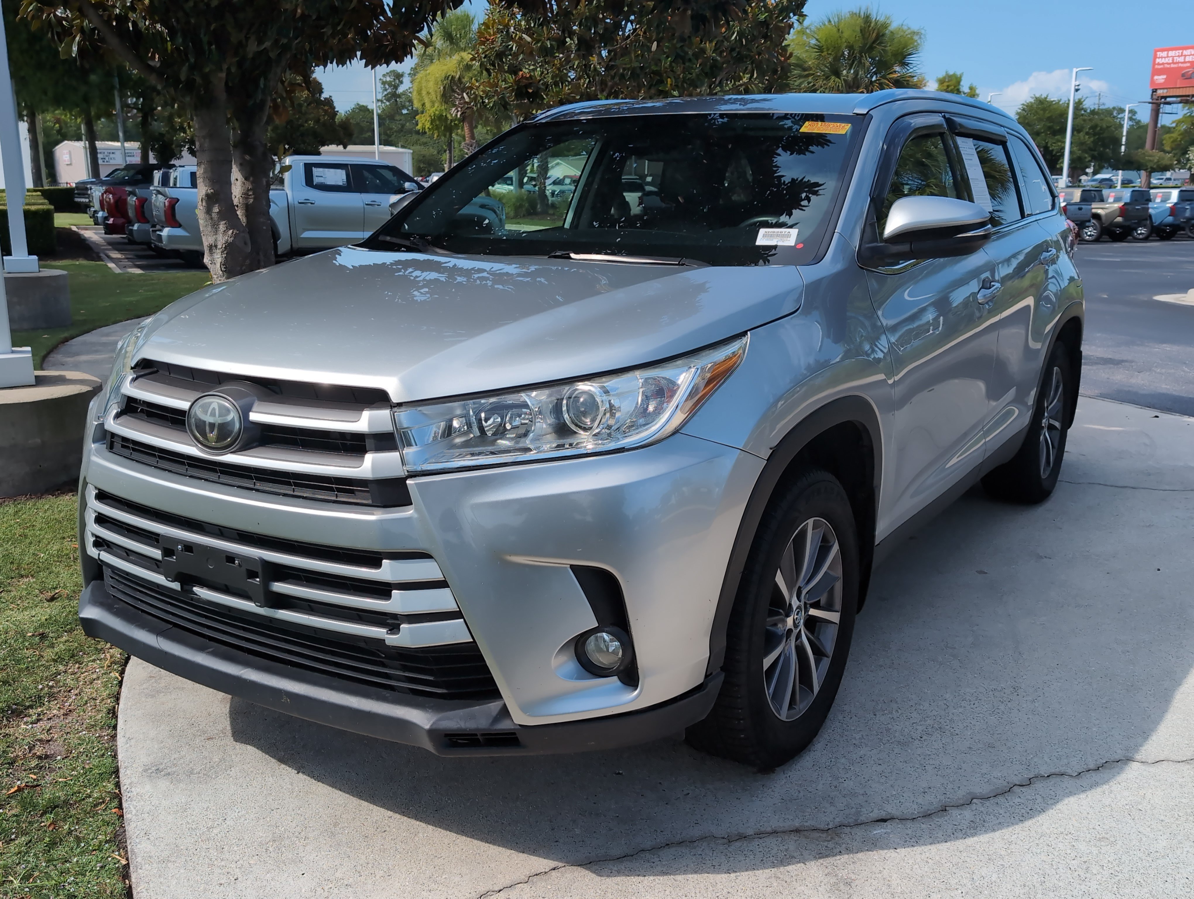 Used 2019 Toyota Highlander XLE AWD/4WD image 5