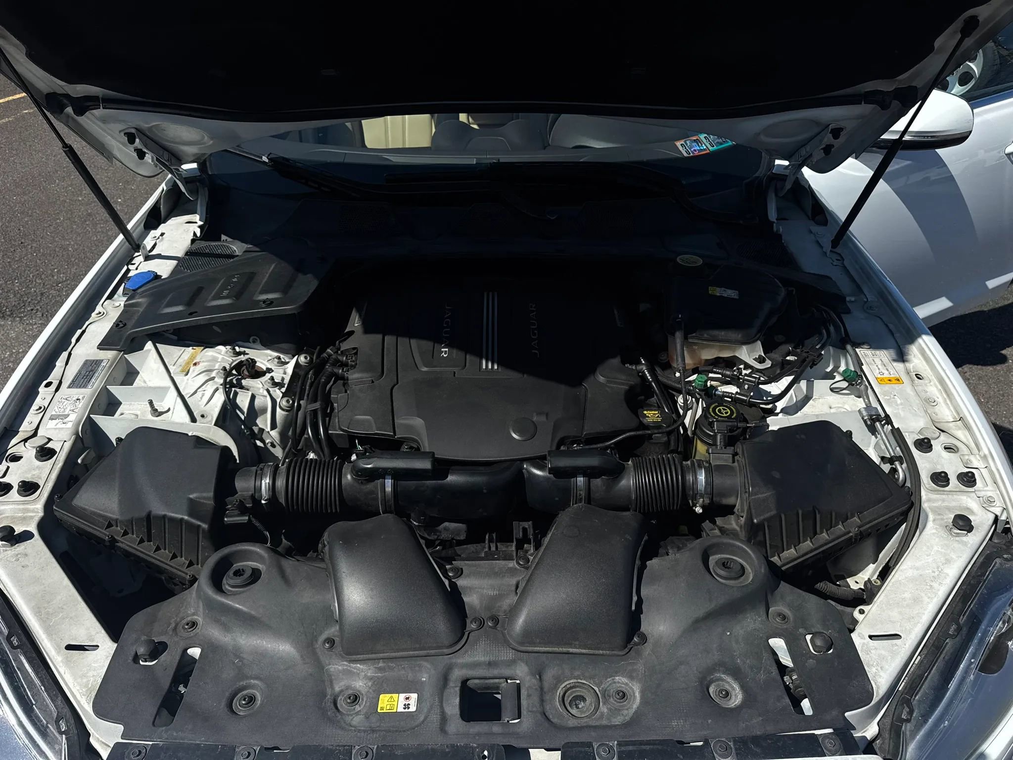 Used 2015 Jaguar XJ image 9