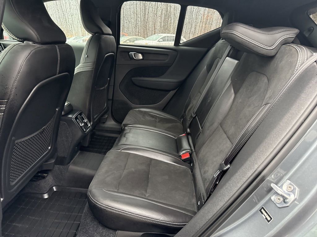 Used 2019 Volvo XC40 T5 R-Design image 32