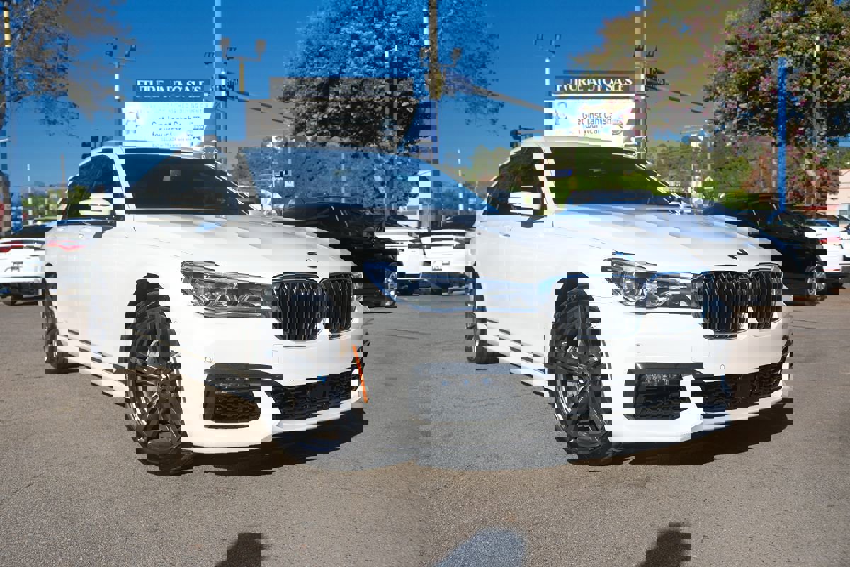 Used 2019 BMW 750i image 3