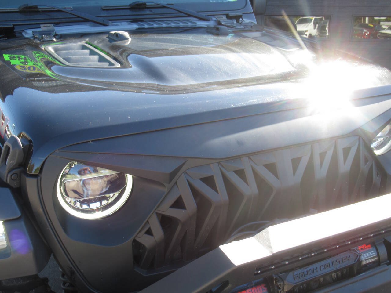 Used 2022 Jeep Wrangler Unlimited Rubicon w/ LED Lighting Group AWD/4WD image 5