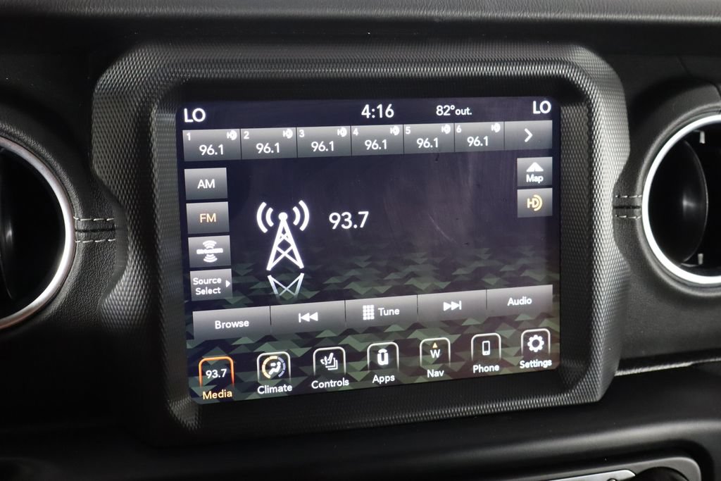 Used 2022 Jeep Wrangler Unlimited Sahara w/ Cold Weather Group AWD/4WD image 28