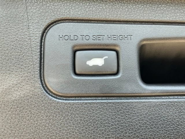 Used 2025 Honda Pilot Touring image 8