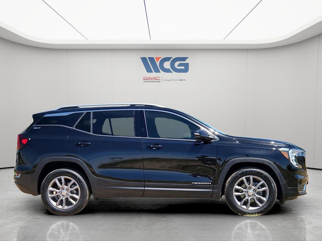 Used 2024 GMC Terrain SLT w/ Infotainment Package II AWD/4WD image 3