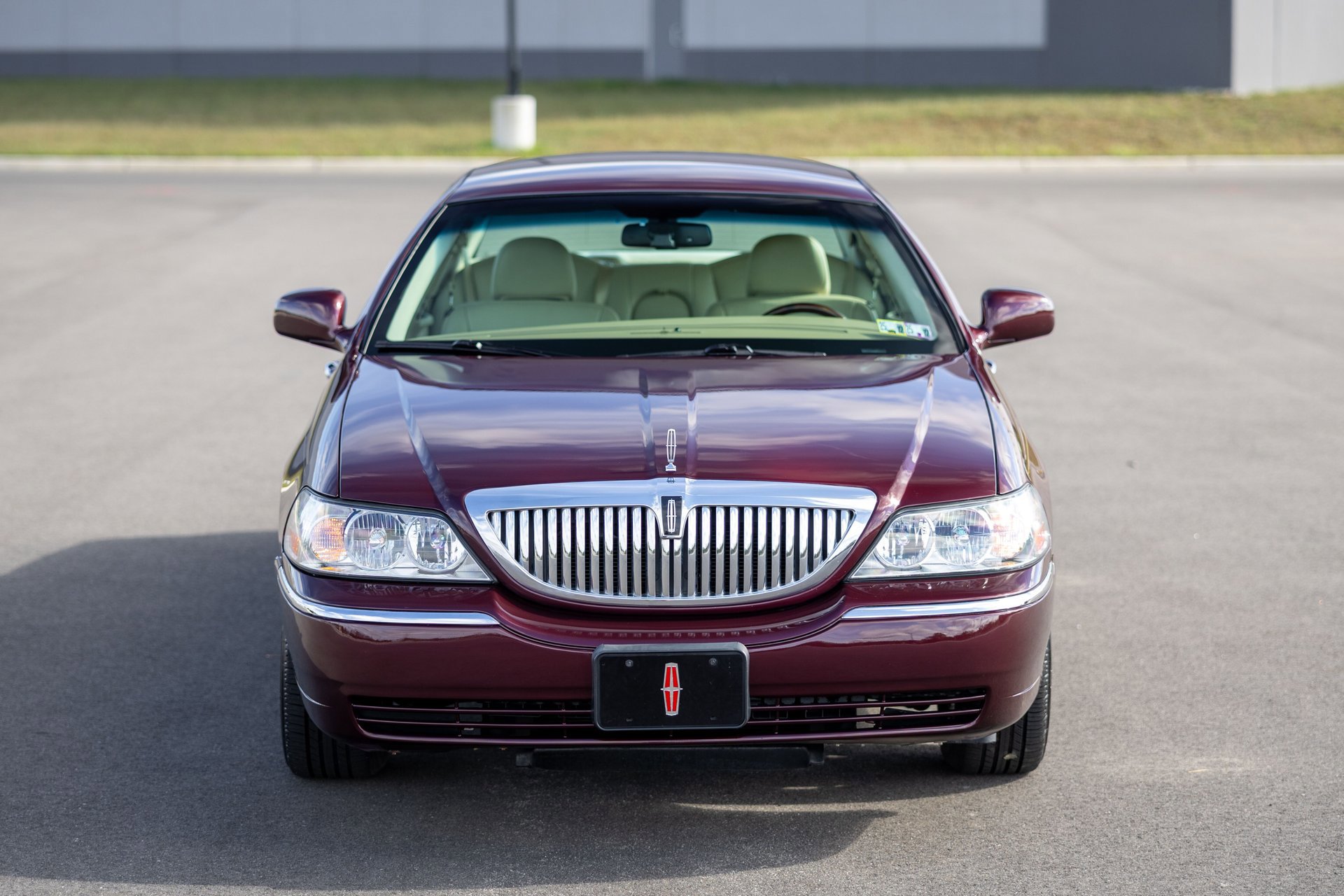Used 2010 Lincoln Town Car Signature Limited image 6