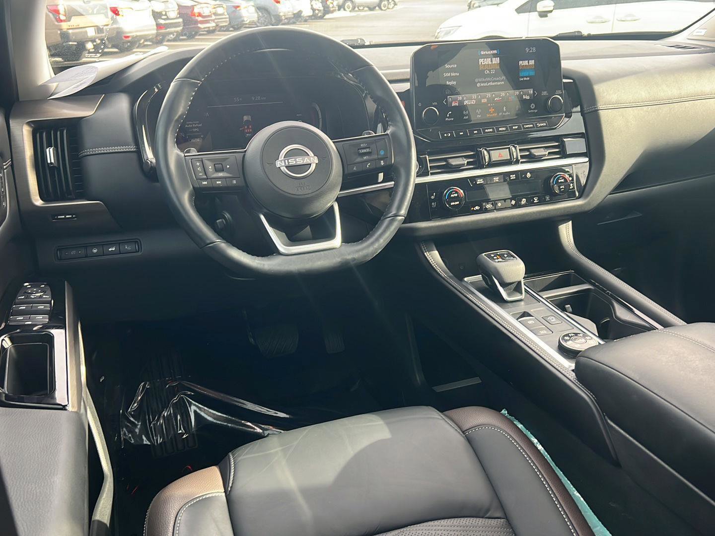 Used 2023 Nissan Pathfinder Platinum image 19