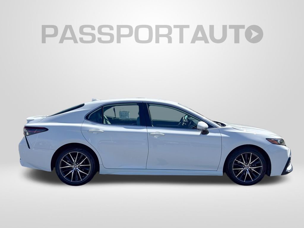 Used 2022 Toyota Camry SE FWD image 9