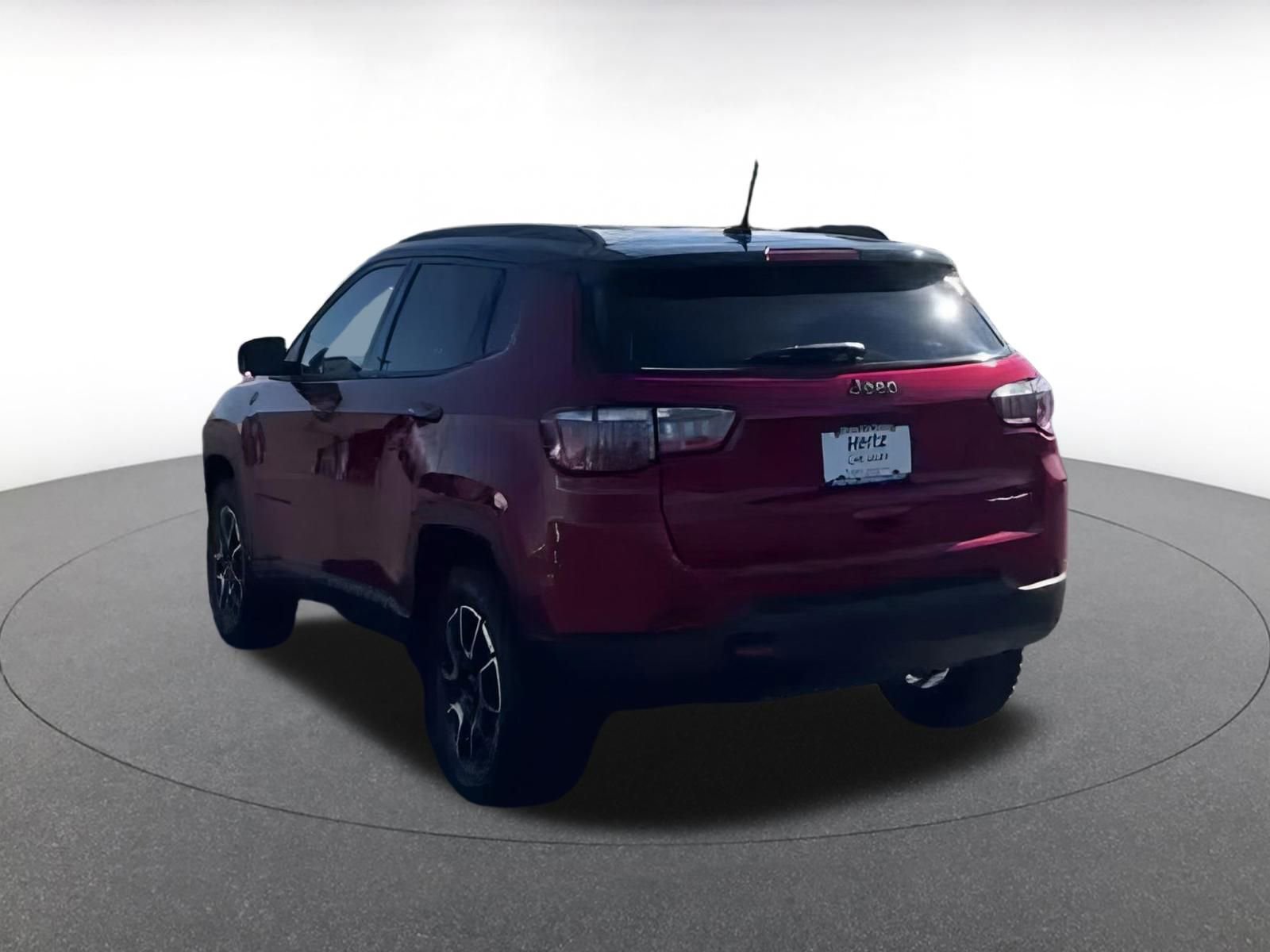 Used 2025 Jeep Compass Trailhawk image 9