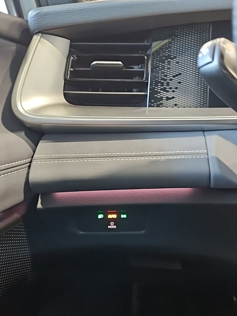 New 2026 Volkswagen Tiguan SE R-Line FWD image 36