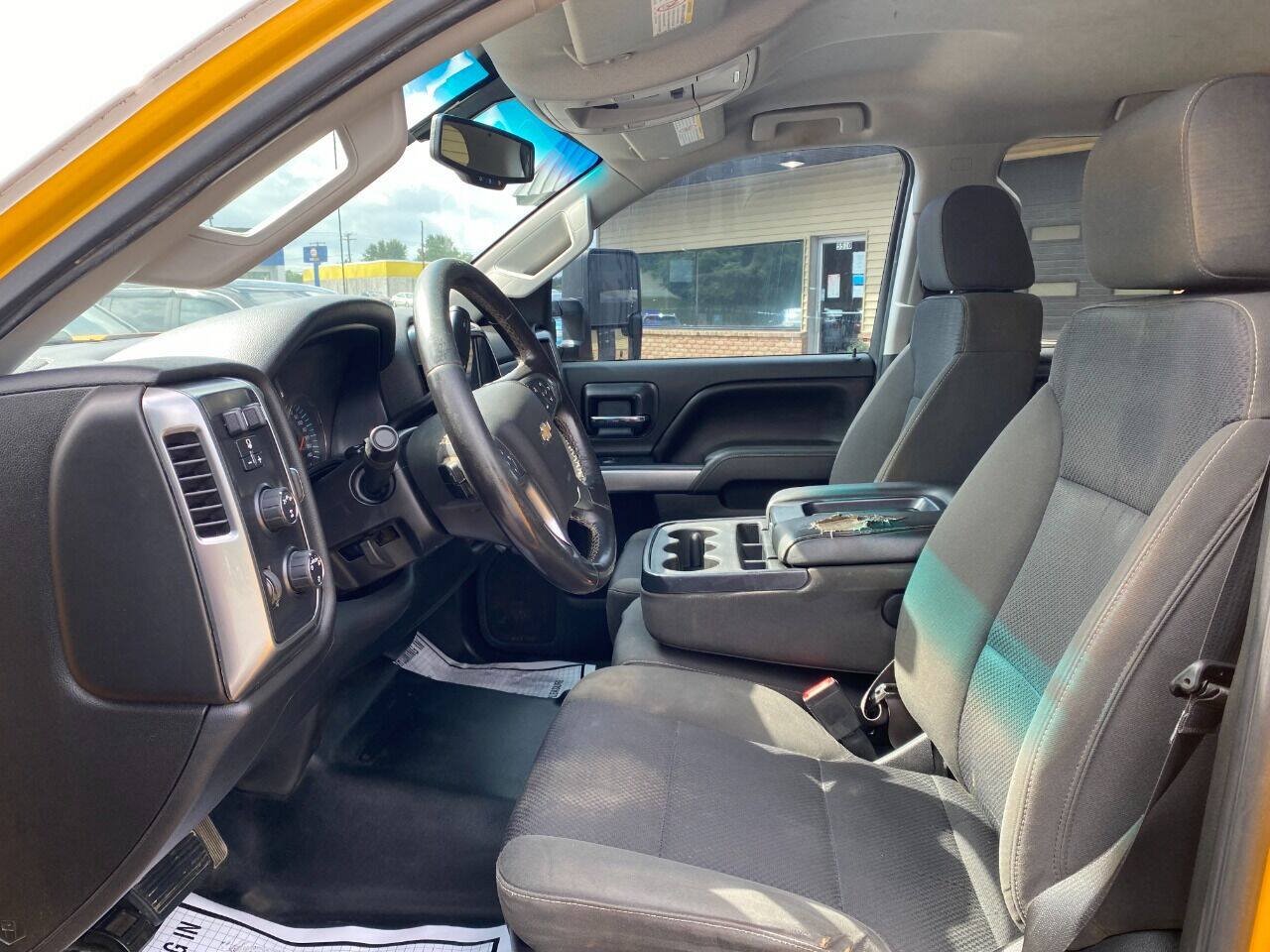 Used 2017 Chevrolet Silverado 2500 LT AWD/4WD image 9