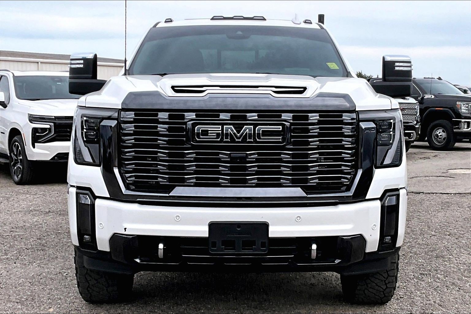 Used 2024 GMC Sierra 2500 Denali Ultimate image 3