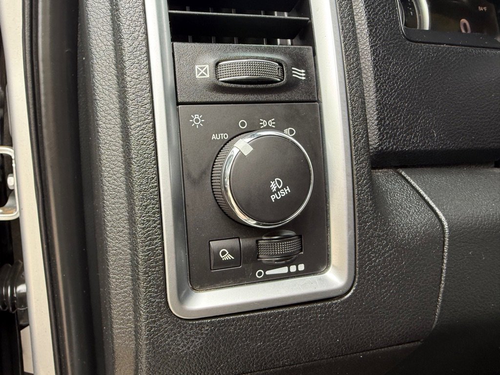 Used 2016 RAM 3500 Laramie Longhorn image 22