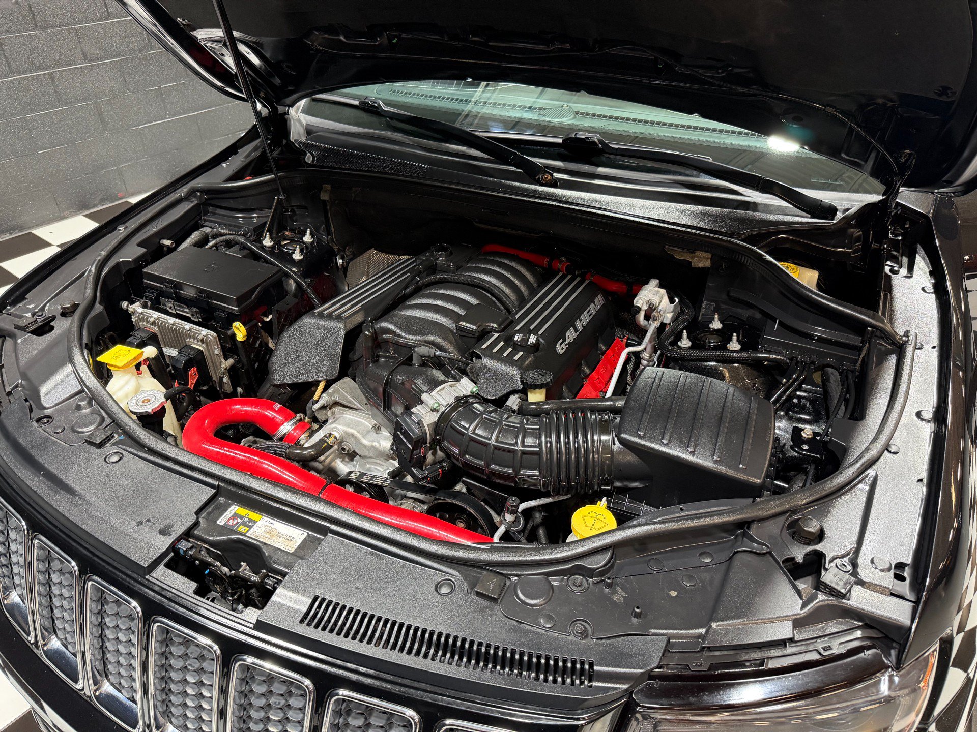 Used 2014 Jeep Grand Cherokee SRT8 w/ Luxury Group II AWD/4WD image 2
