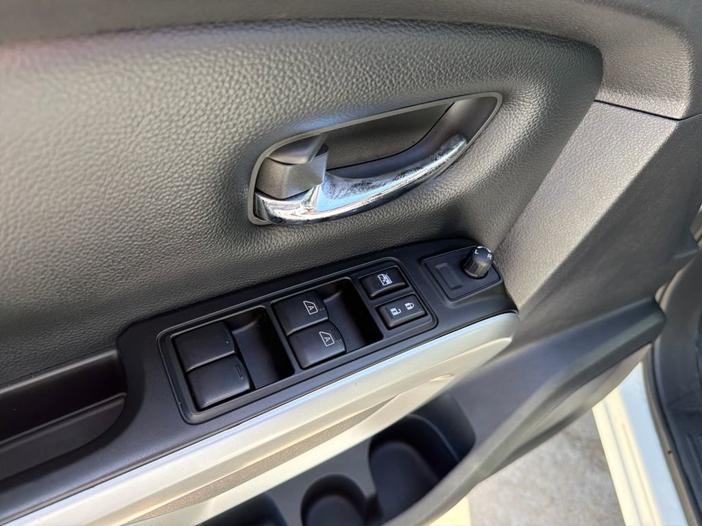 Used 2024 Nissan Titan SV w/ SV Convenience Package image 18