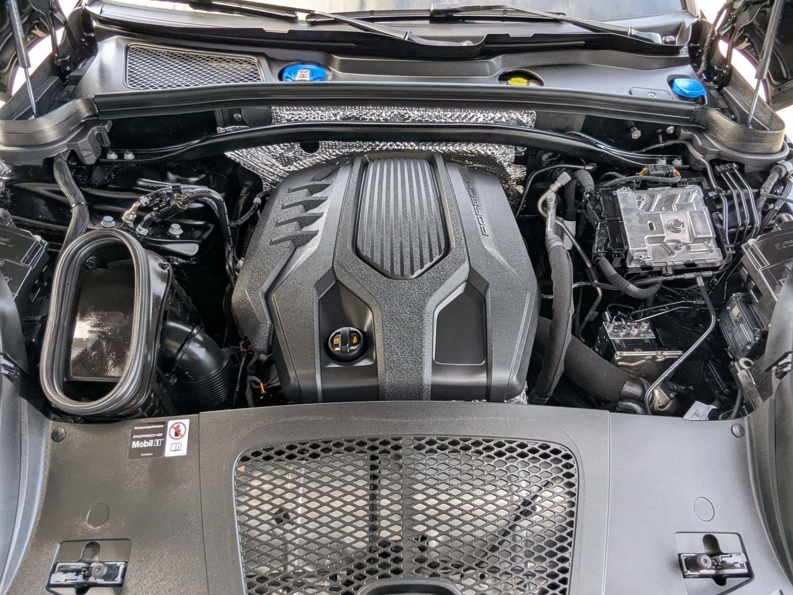 Certified 2026 Porsche Macan image 28