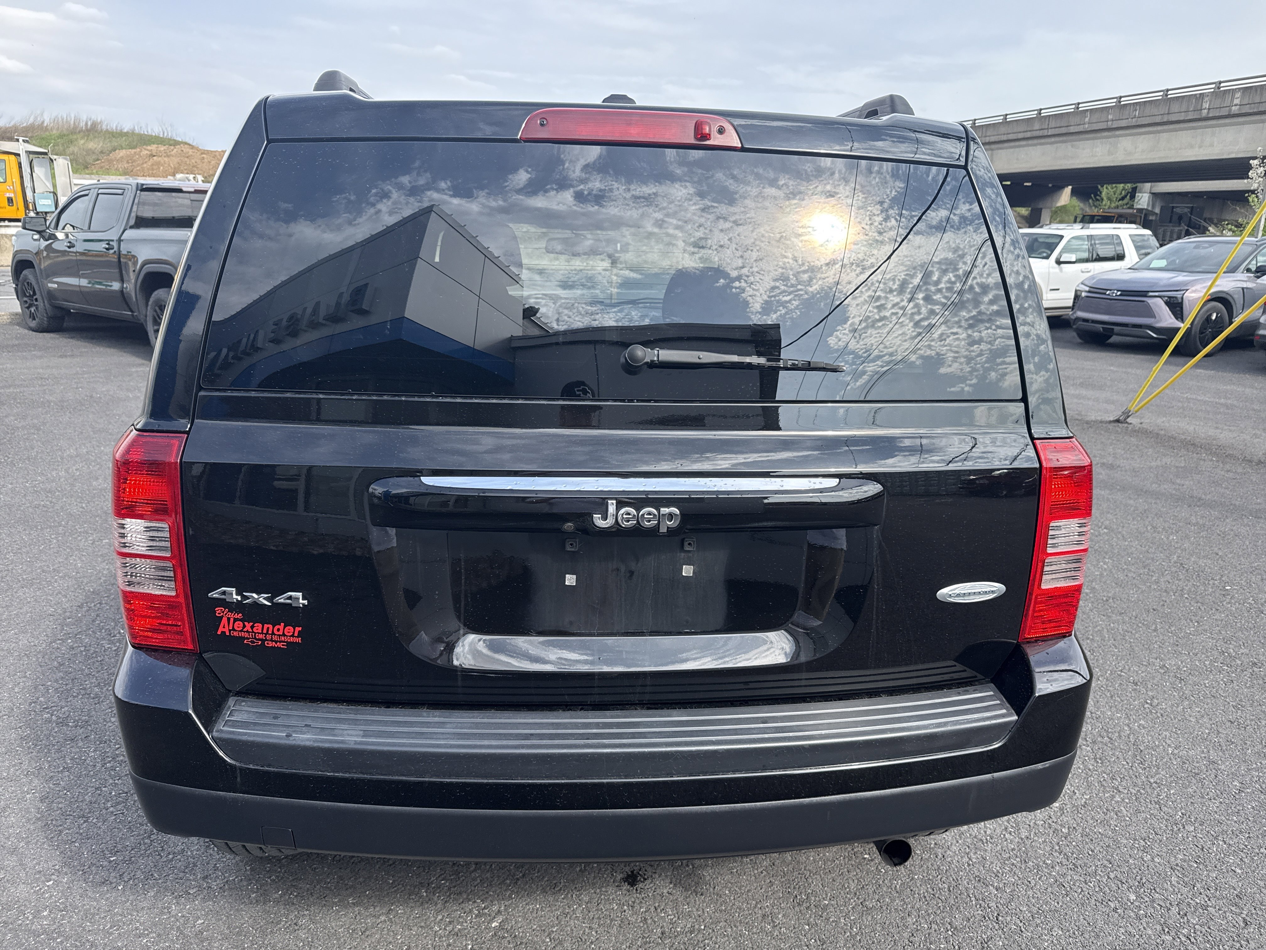 Used 2016 Jeep Patriot Latitude video 4