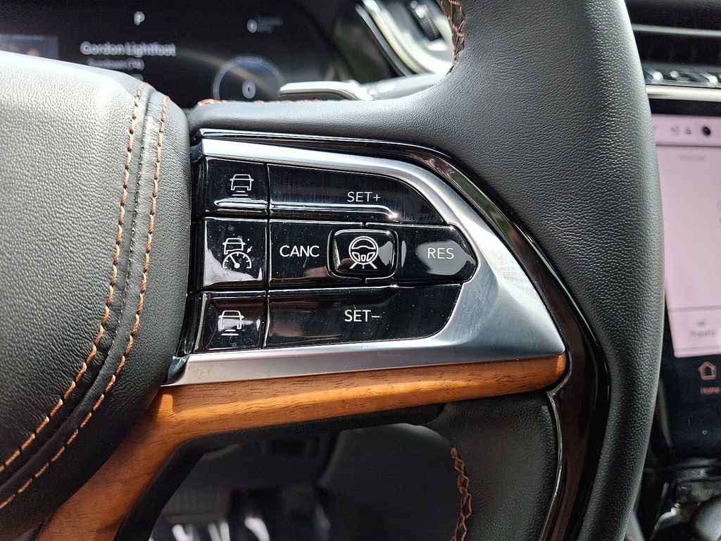 Used 2023 Jeep Grand Cherokee Summit AWD/4WD image 24