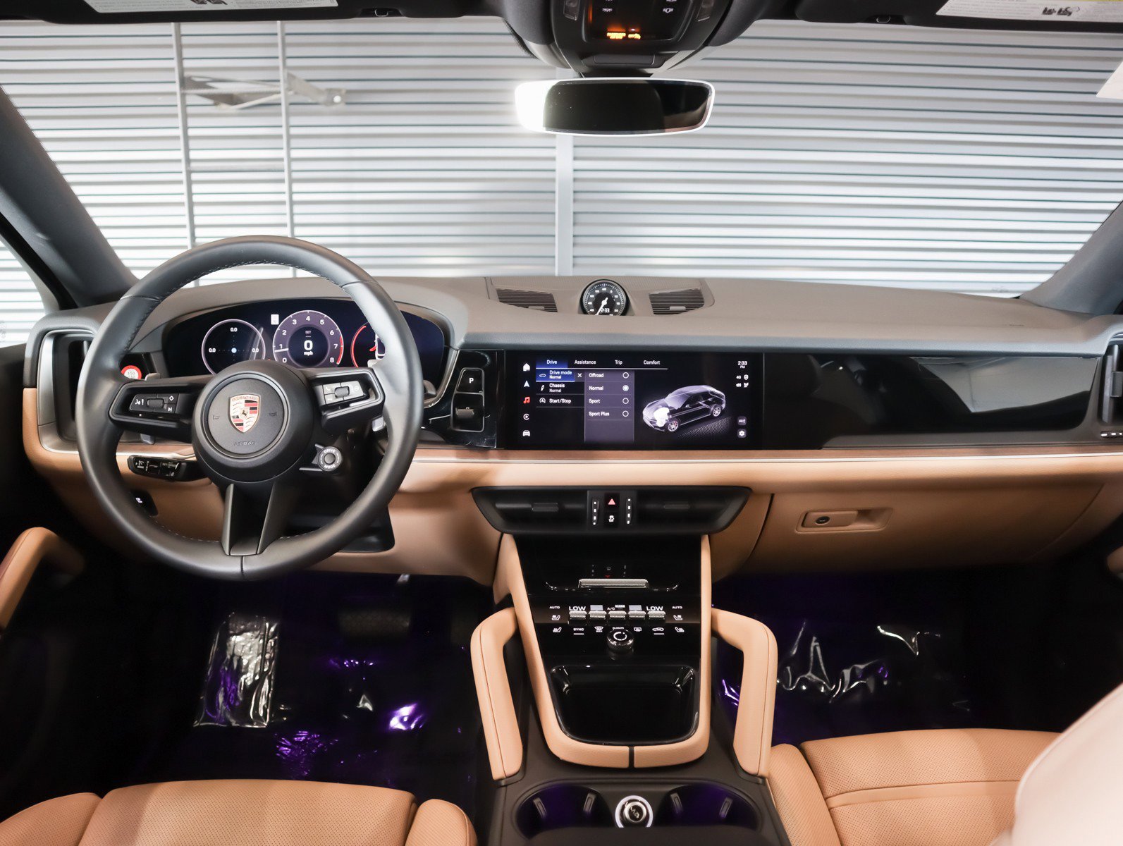 Certified 2025 Porsche Cayenne Coupe image 14