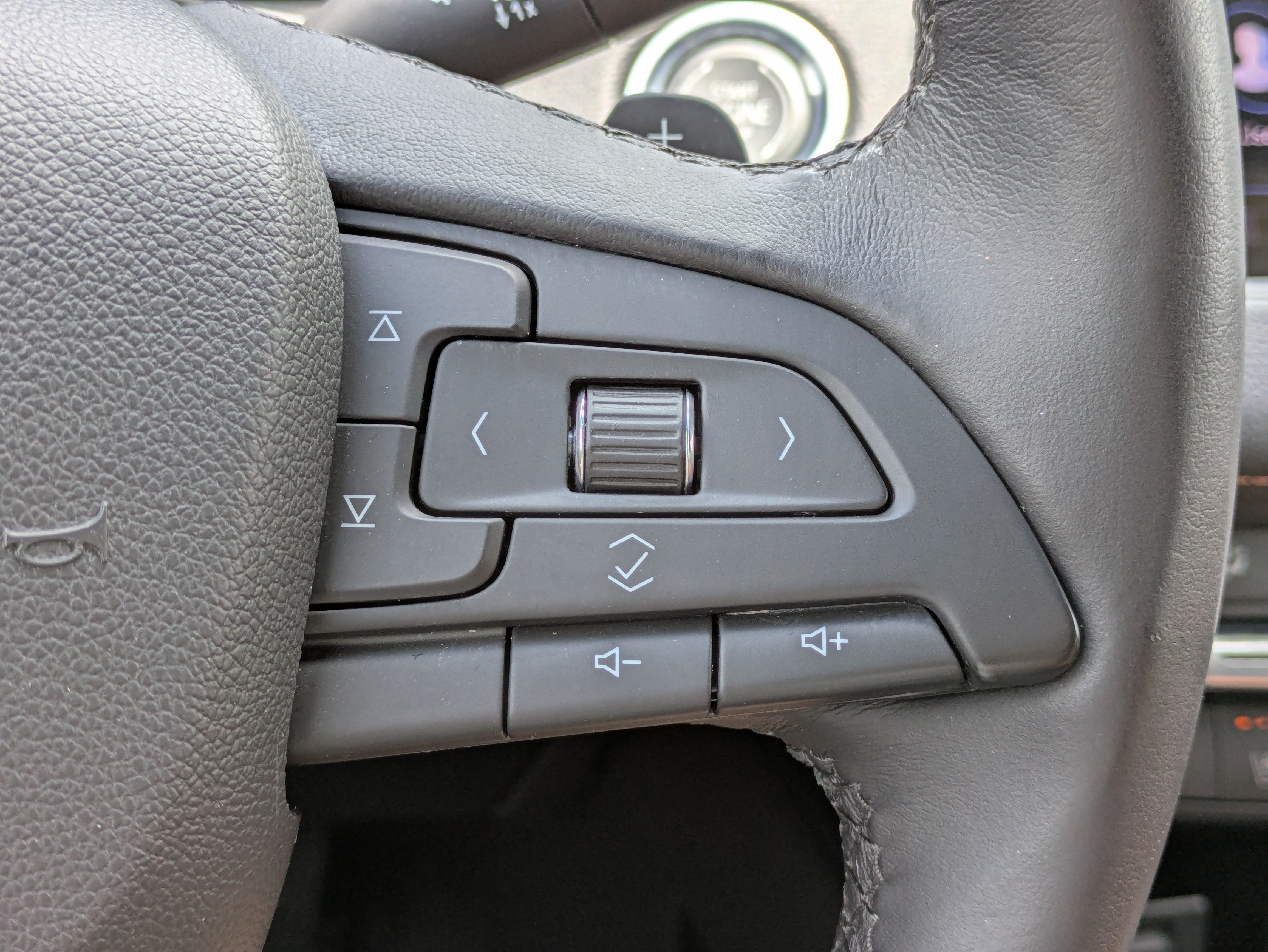 Used 2019 Cadillac XT4 Premium Luxury FWD image 22