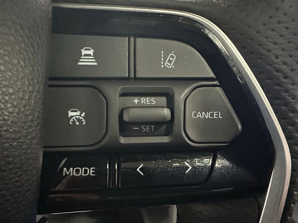 Used 2025 Toyota Tundra Platinum AWD/4WD image 21