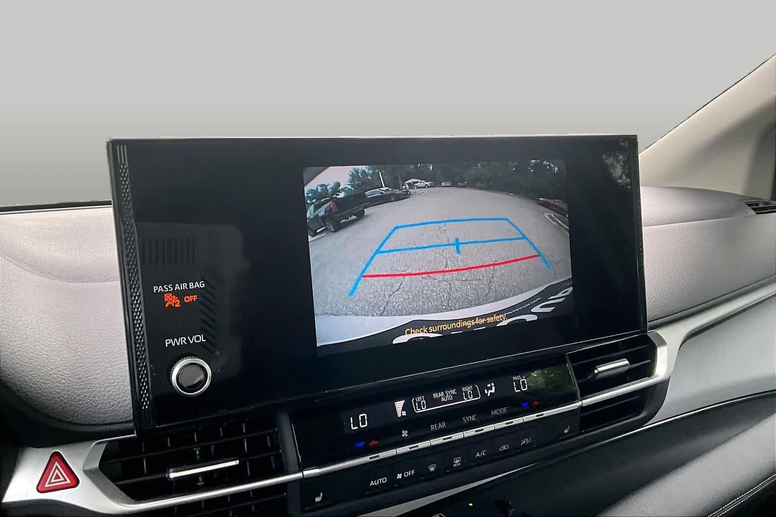 Used 2025 Toyota Sienna XLE FWD image 27