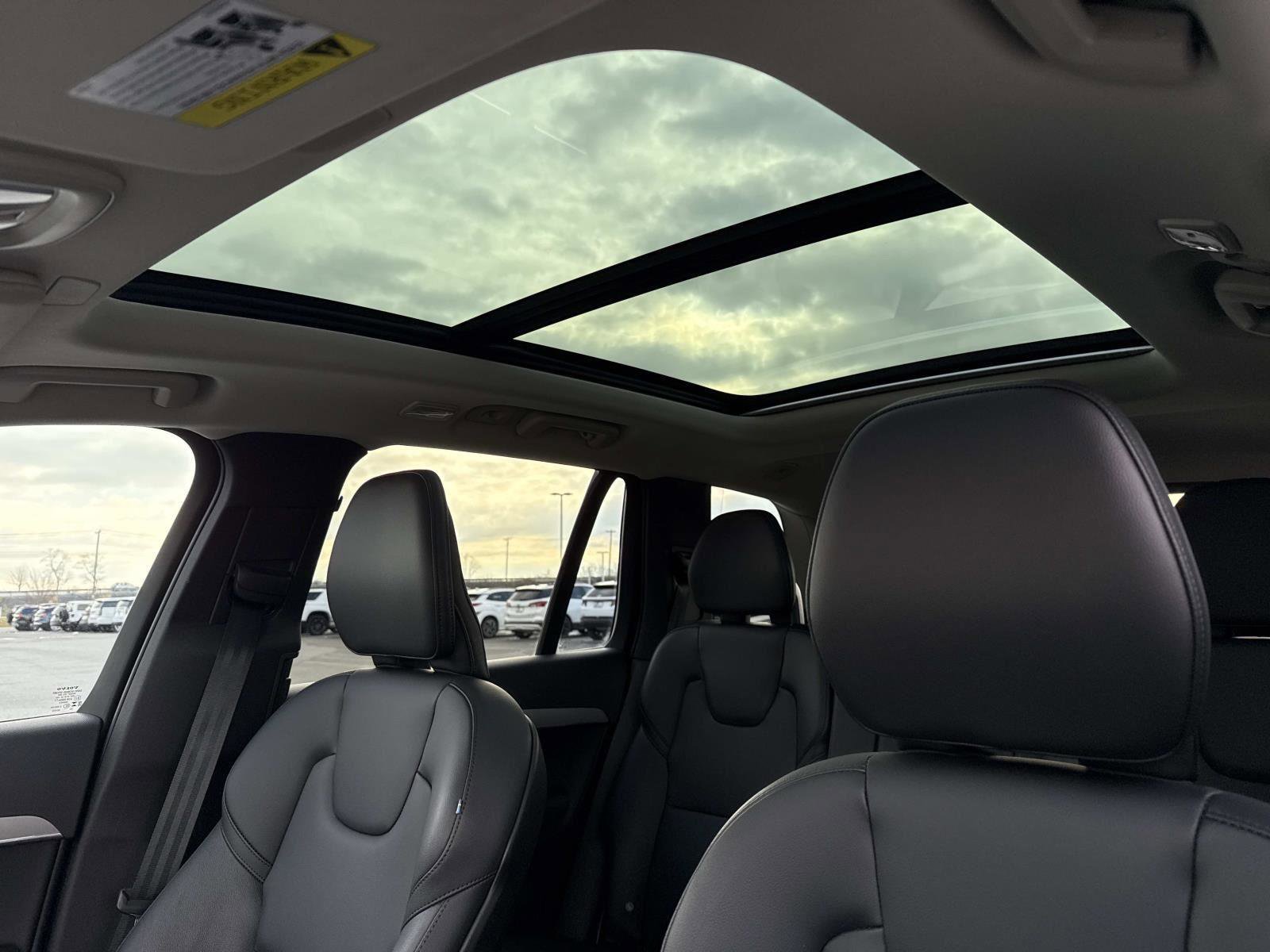 Used 2024 Volvo XC90 B5 Core w/ Protection Package Premier image 3