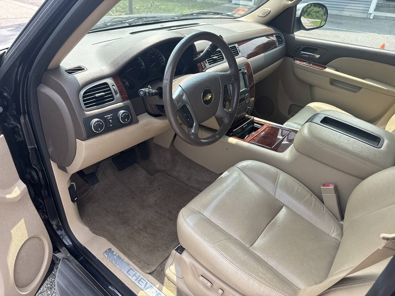 Used 2013 Chevrolet Suburban LTZ AWD/4WD image 11