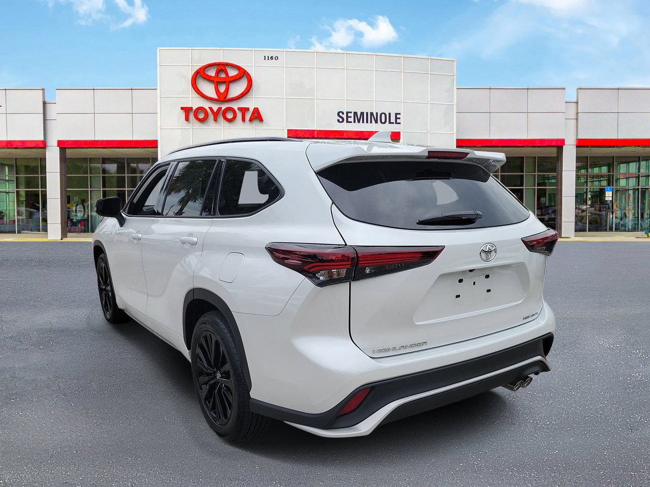 Used 2026 Toyota Highlander XSE AWD/4WD image 4