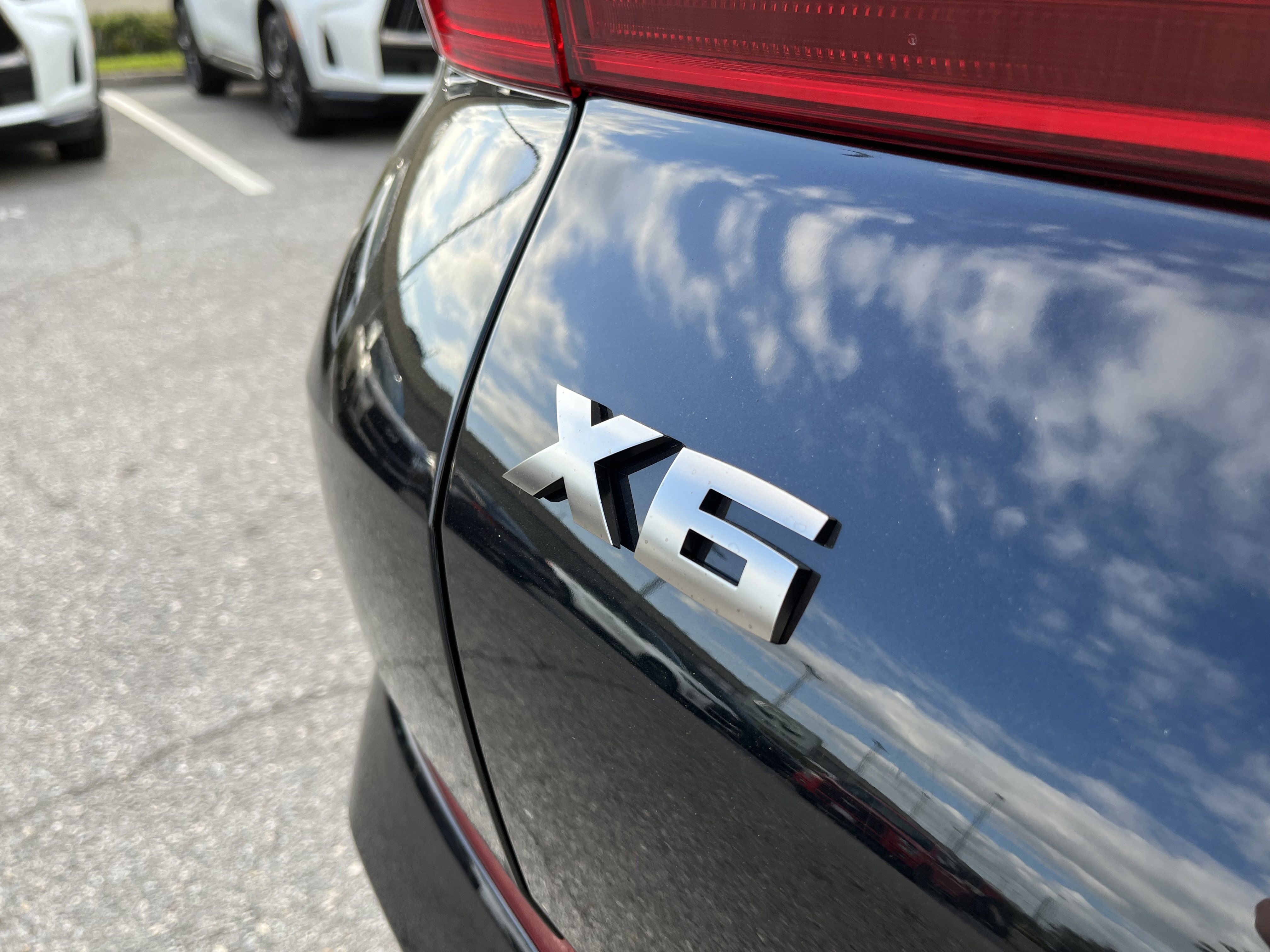 Used 2023 BMW X6 M50i w/ Climate Comfort Package image 9