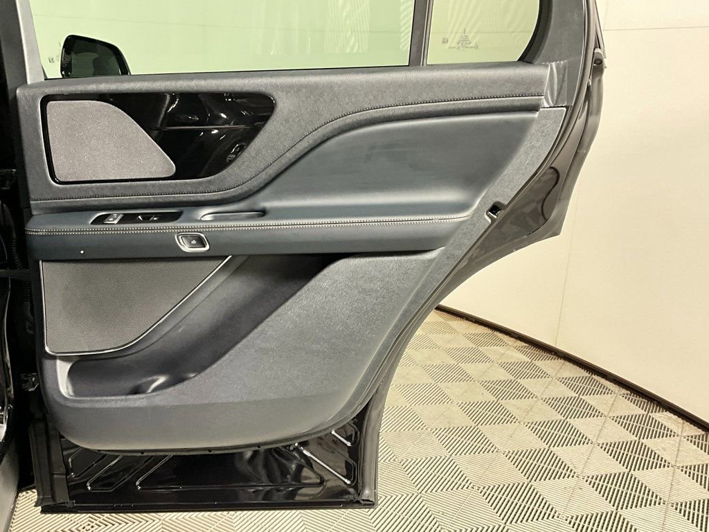 Used 2026 Lincoln Aviator 2WD image 25