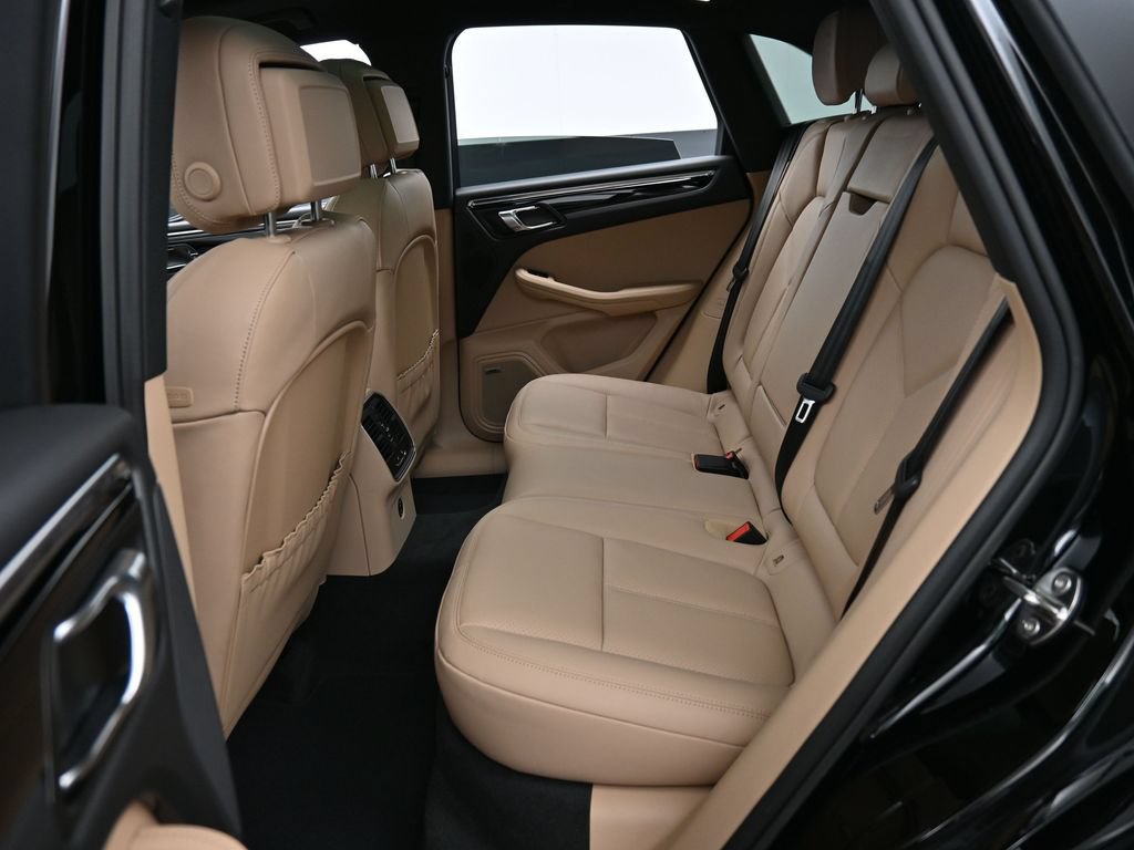 Certified 2026 Porsche Macan AWD/4WD image 24