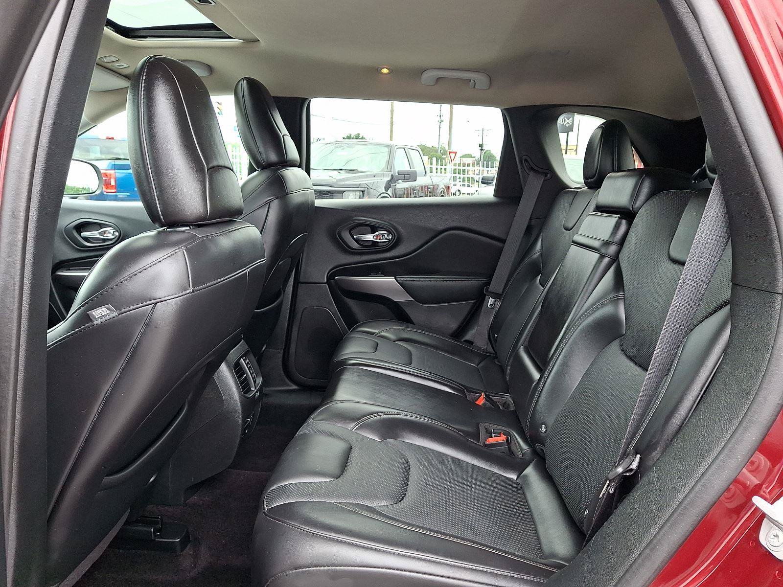 Used 2019 Jeep Cherokee Limited AWD/4WD image 10